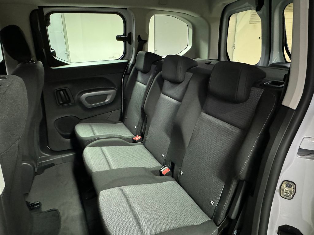 toyota-proace-city-verso-1-5-d-4d-short-business - 8