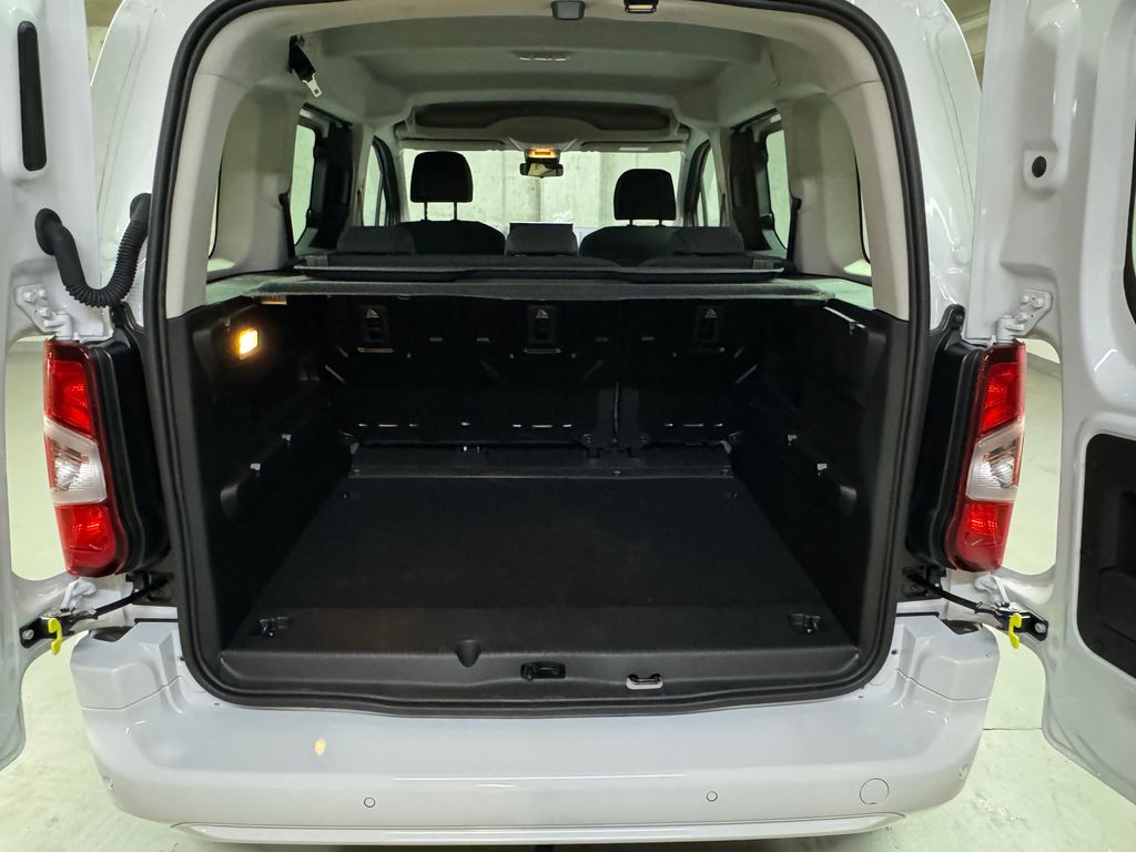 toyota-proace-city-verso-1-5-d-4d-short-business - 9
