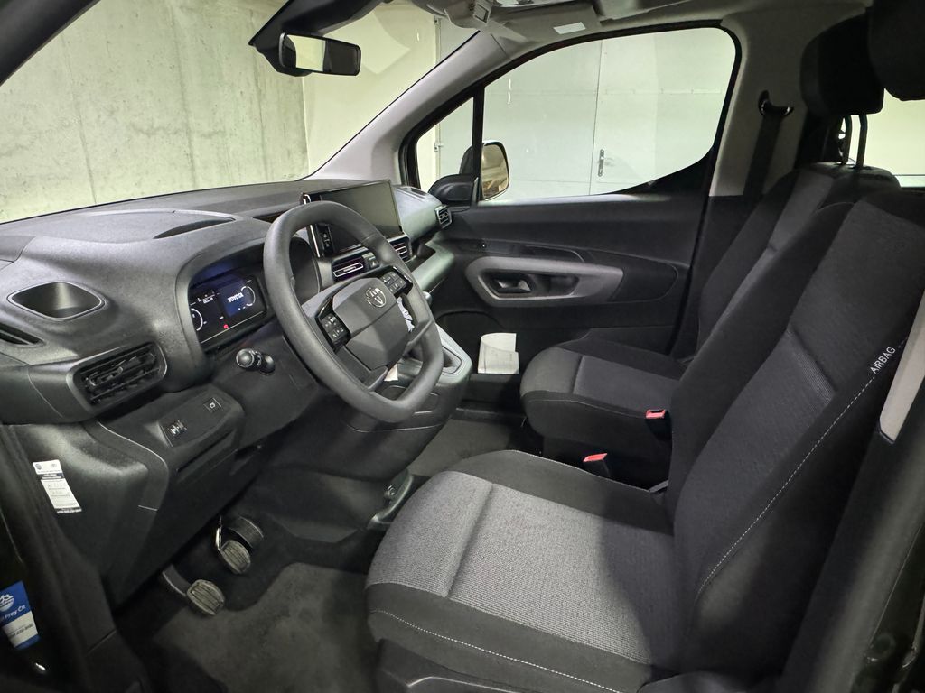 toyota-proace-city-verso-business-1-5-long-7-mist - 7