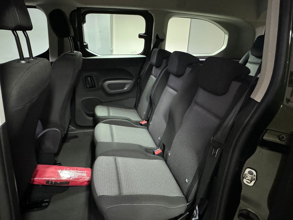 toyota-proace-city-verso-business-1-5-long-7-mist - 8
