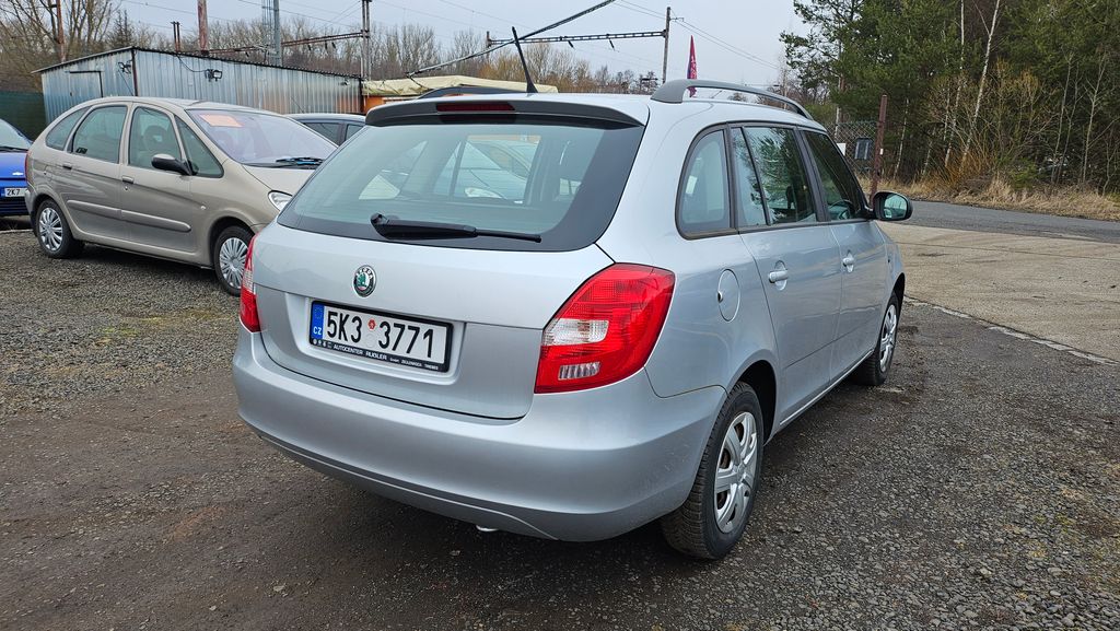 skoda-fabia-1-2i-12v-kombi-action - 5
