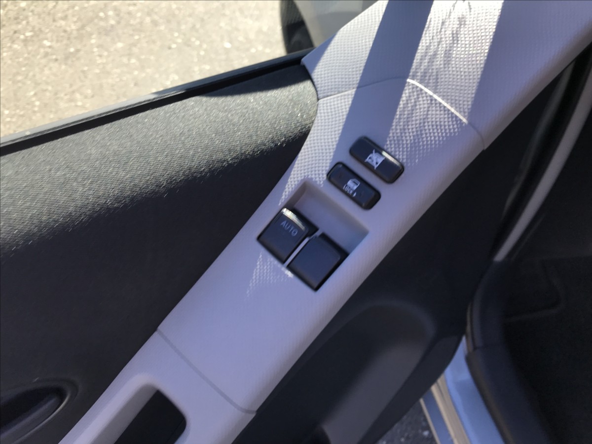 toyota-yaris-1-0-i-51kw-3dv-ac - 9