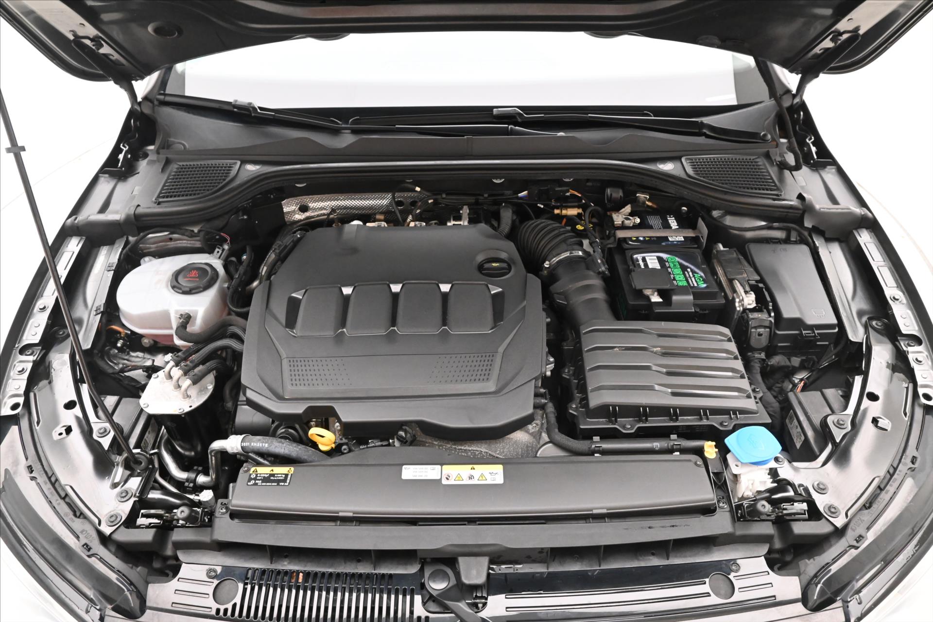 volkswagen-golf-2-0-tdi-110-kw-dsg-business-zaruka-az-5-let - 8