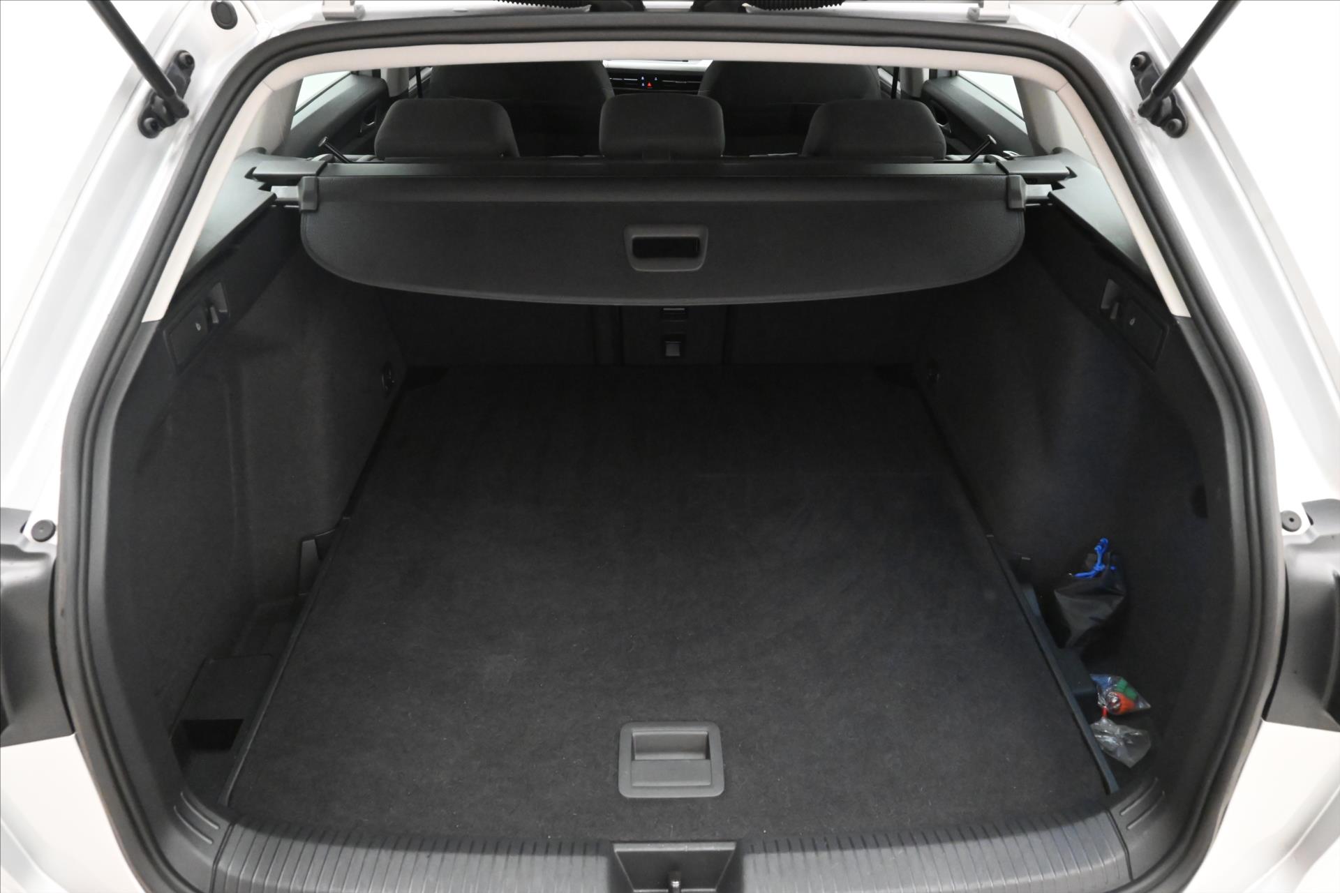 volkswagen-golf-2-0-tdi-110-kw-dsg-business-zaruka-az-5-let - 9