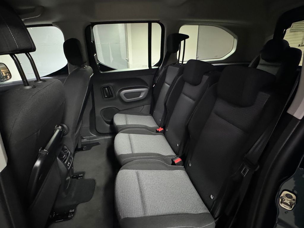 toyota-proace-city-verso-1-5-d-4d-6mtlong-family - 9