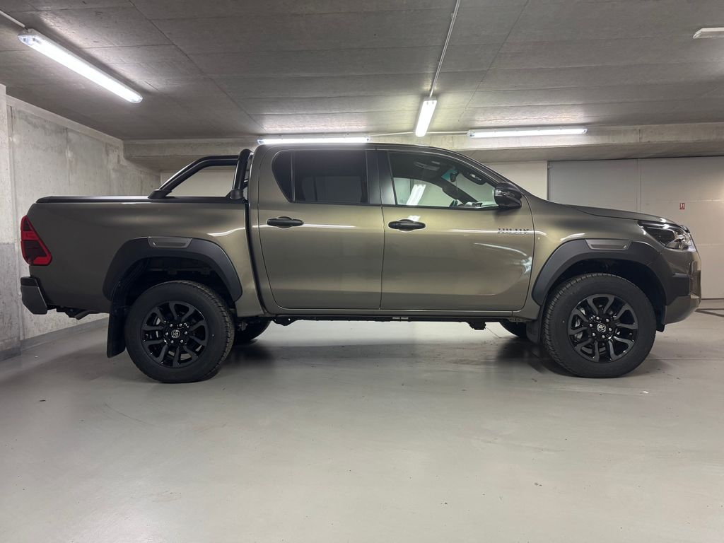 toyota-hilux-2-8d4-d-double-cab-invincible - 3