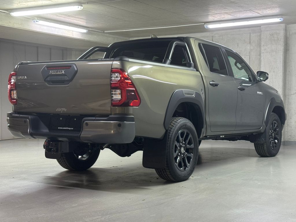 toyota-hilux-2-8d4-d-double-cab-invincible - 4