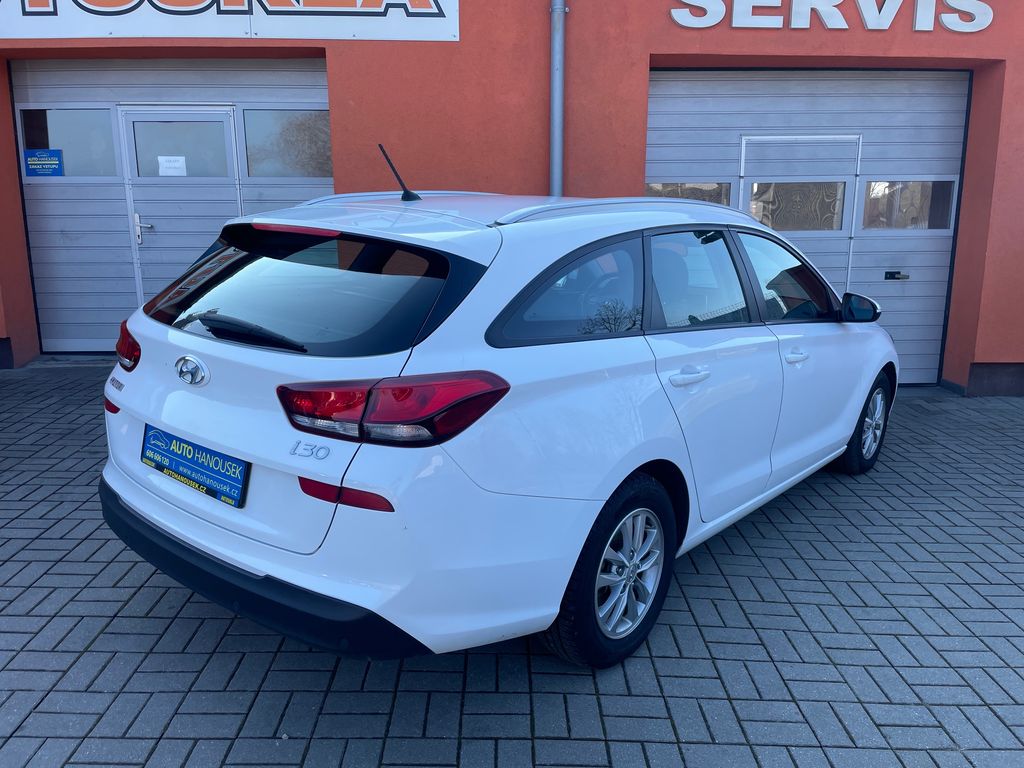 hyundai-i30-1-6-crdi-85kw-2xkola - 1