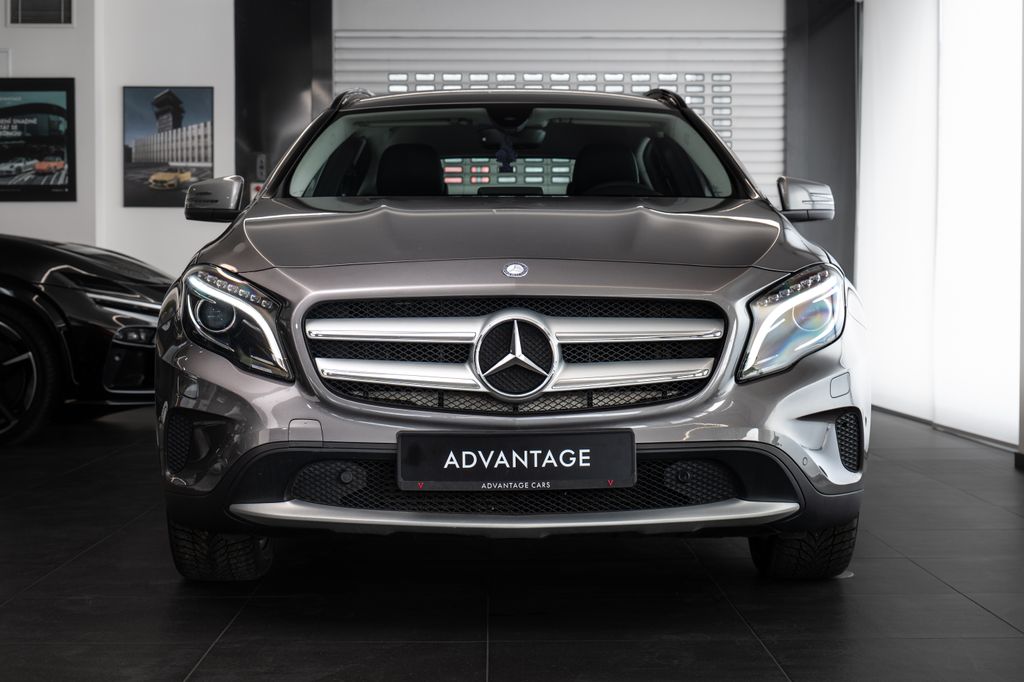 mercedes-benz-gla-d-4matic-vyhrivana-sedadla-par - 1
