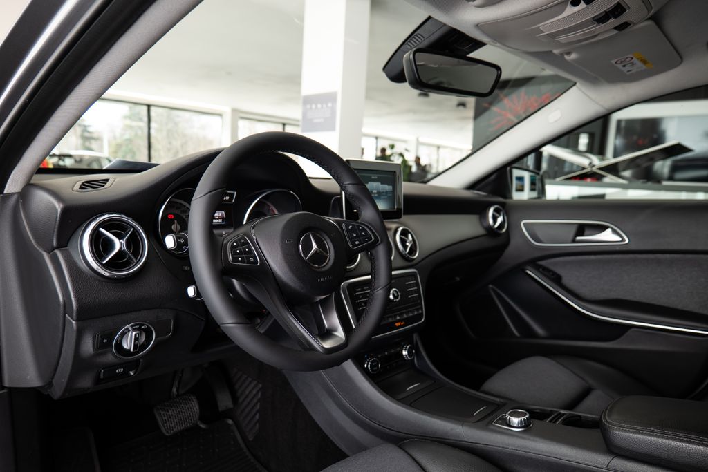 mercedes-benz-gla-d-4matic-vyhrivana-sedadla-par - 4