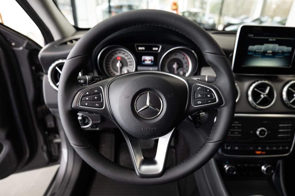 mercedes-benz-gla-d-4matic-vyhrivana-sedadla-par - 5