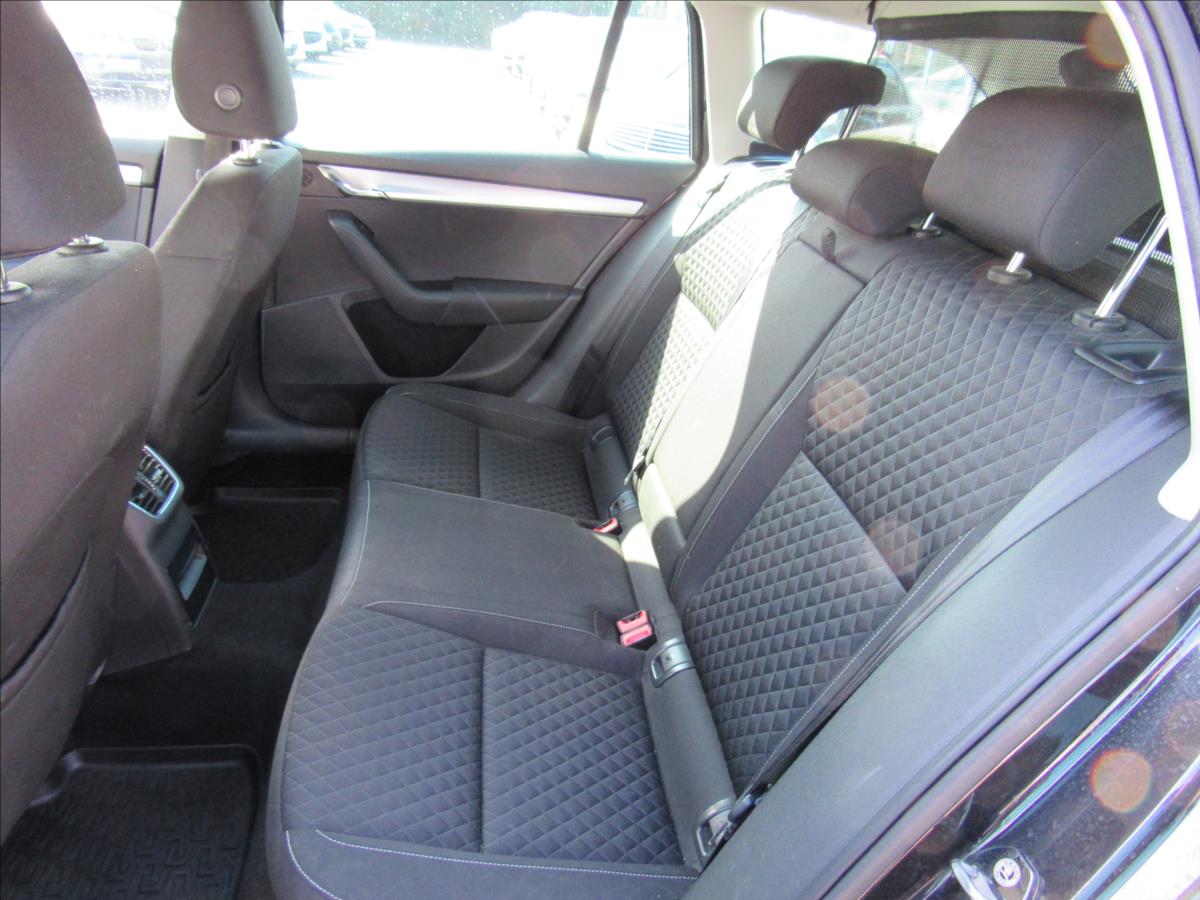 skoda-octavia-2-0-tdi-110kw-drive-dsg-combi - 9