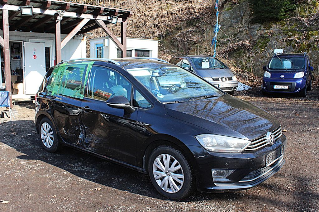 volkswagen-golf-sportsvan-1-2-tsi-81-kw-serv-knizka - 3