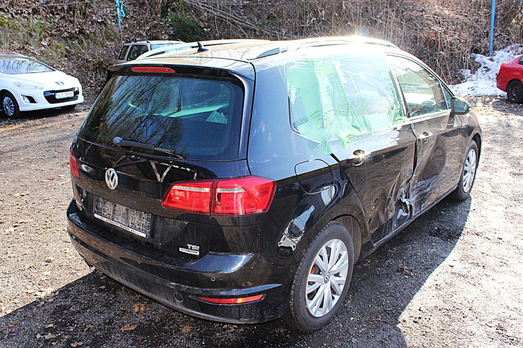 volkswagen-golf-sportsvan-1-2-tsi-81-kw-serv-knizka - 5
