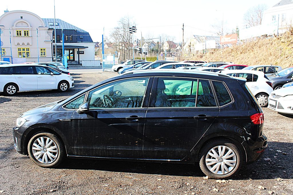 volkswagen-golf-sportsvan-1-2-tsi-81-kw-serv-knizka - 7