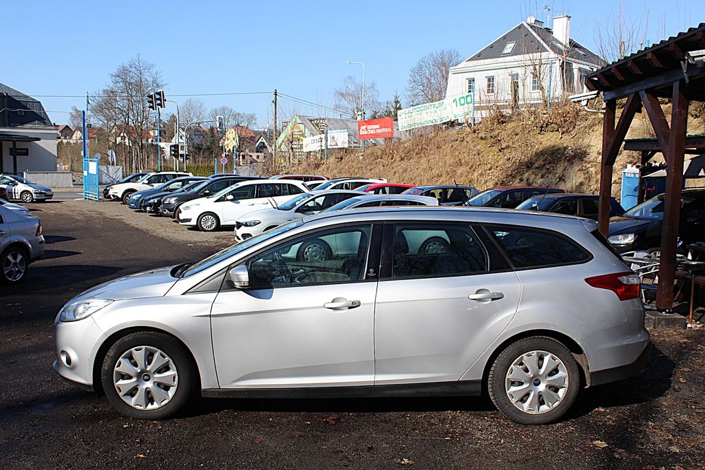 ford-focus-kombi-1-0i-92-kw - 5