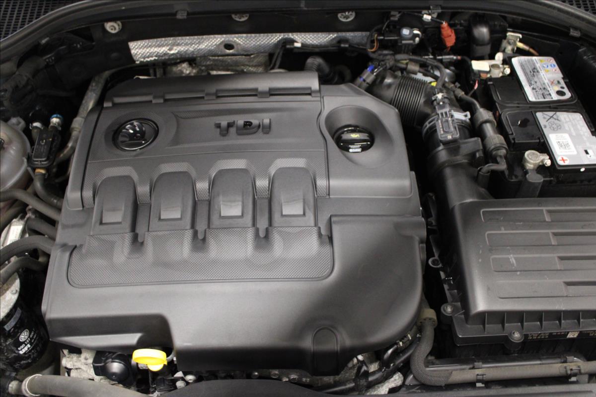 skoda-octavia-1-6-tdi-led-cz-puvod - 8