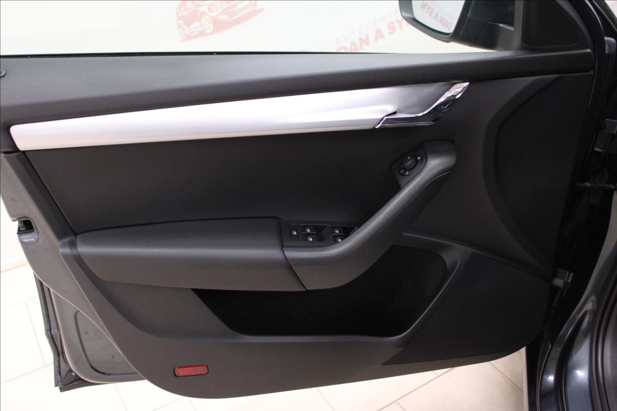 skoda-octavia-1-6-tdi-led-cz-puvod - 9