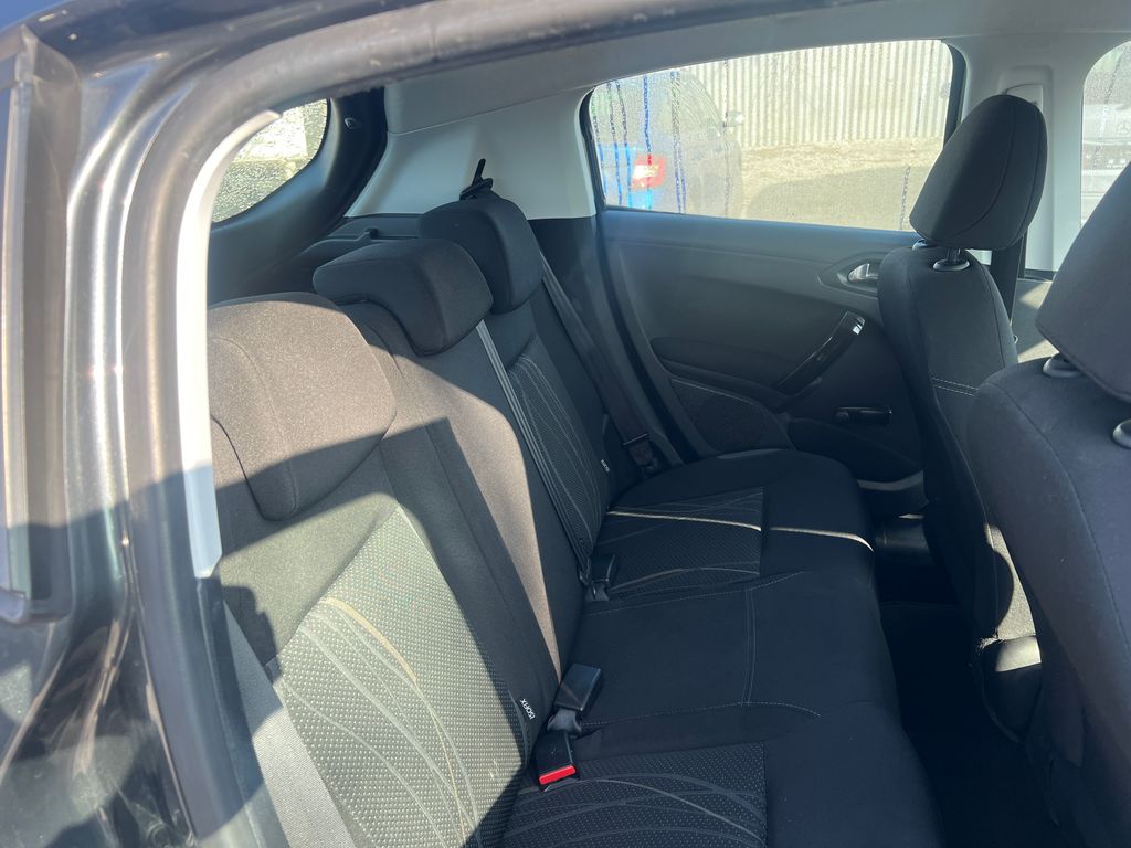 peugeot-208-1-2vti - 8
