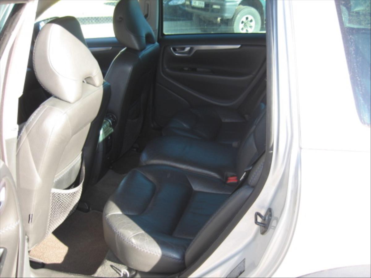 volvo-xc70-2-4-d5 - 8