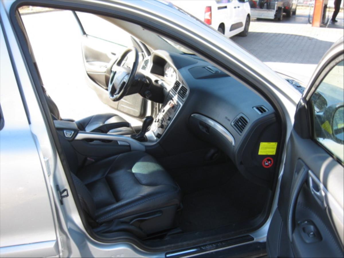 volvo-xc70-2-4-d5 - 9