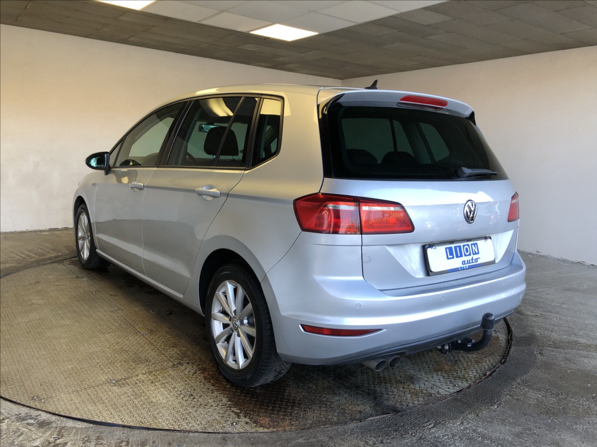 volkswagen-golf-sportsvan-2-0-tdi - 4