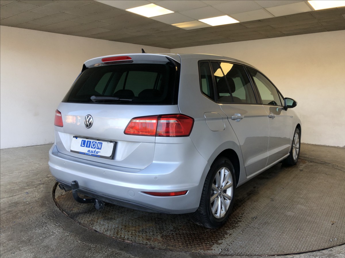 volkswagen-golf-sportsvan-2-0-tdi - 6