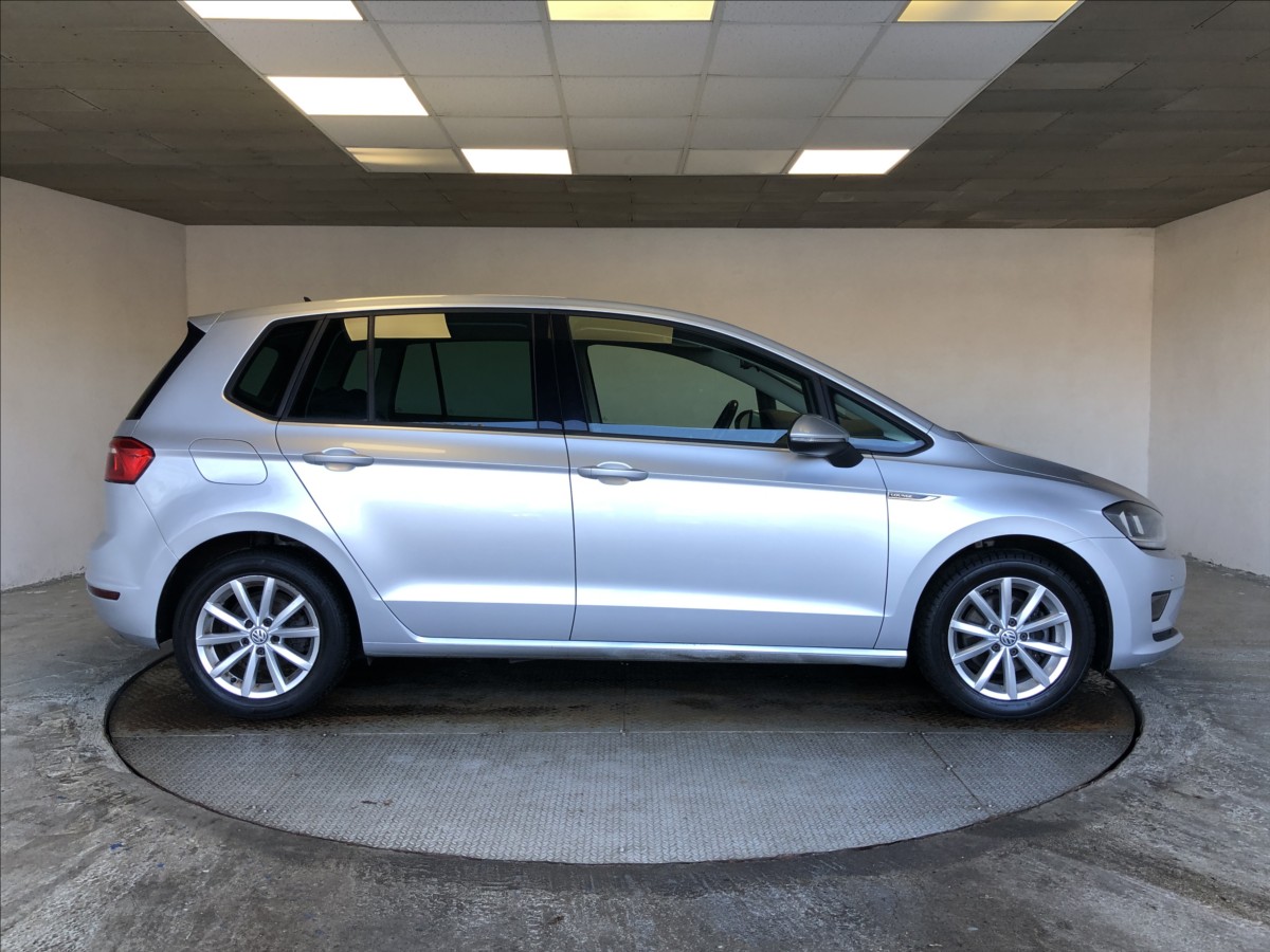volkswagen-golf-sportsvan-2-0-tdi - 7
