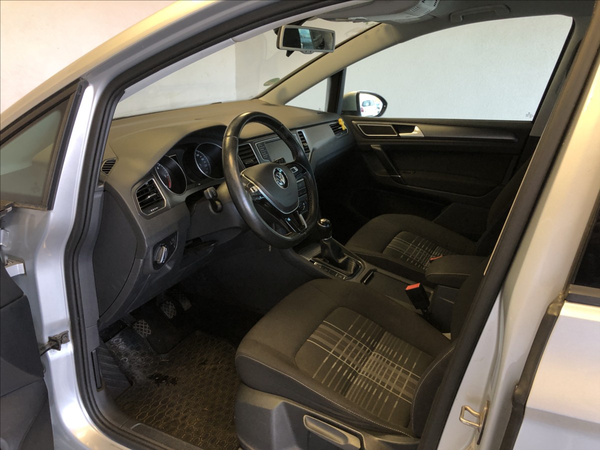 volkswagen-golf-sportsvan-2-0-tdi - 8