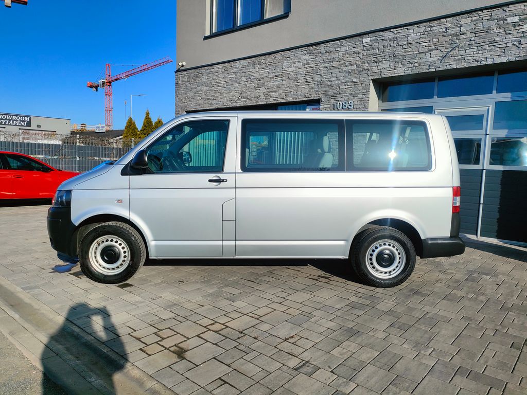 volkswagen-transporter-2-0tdi-klima-9mist-servis - 2