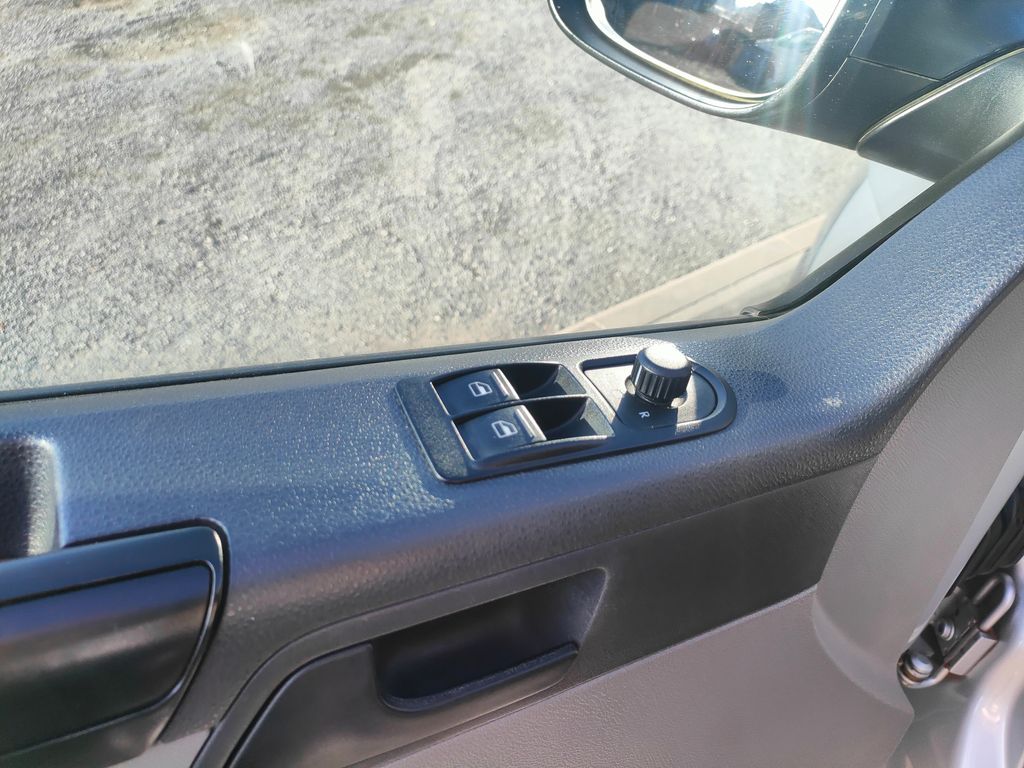 volkswagen-transporter-2-0tdi-klima-9mist-servis - 7