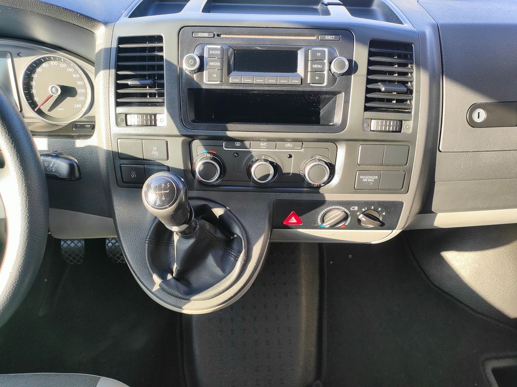 volkswagen-transporter-2-0tdi-klima-9mist-servis - 9
