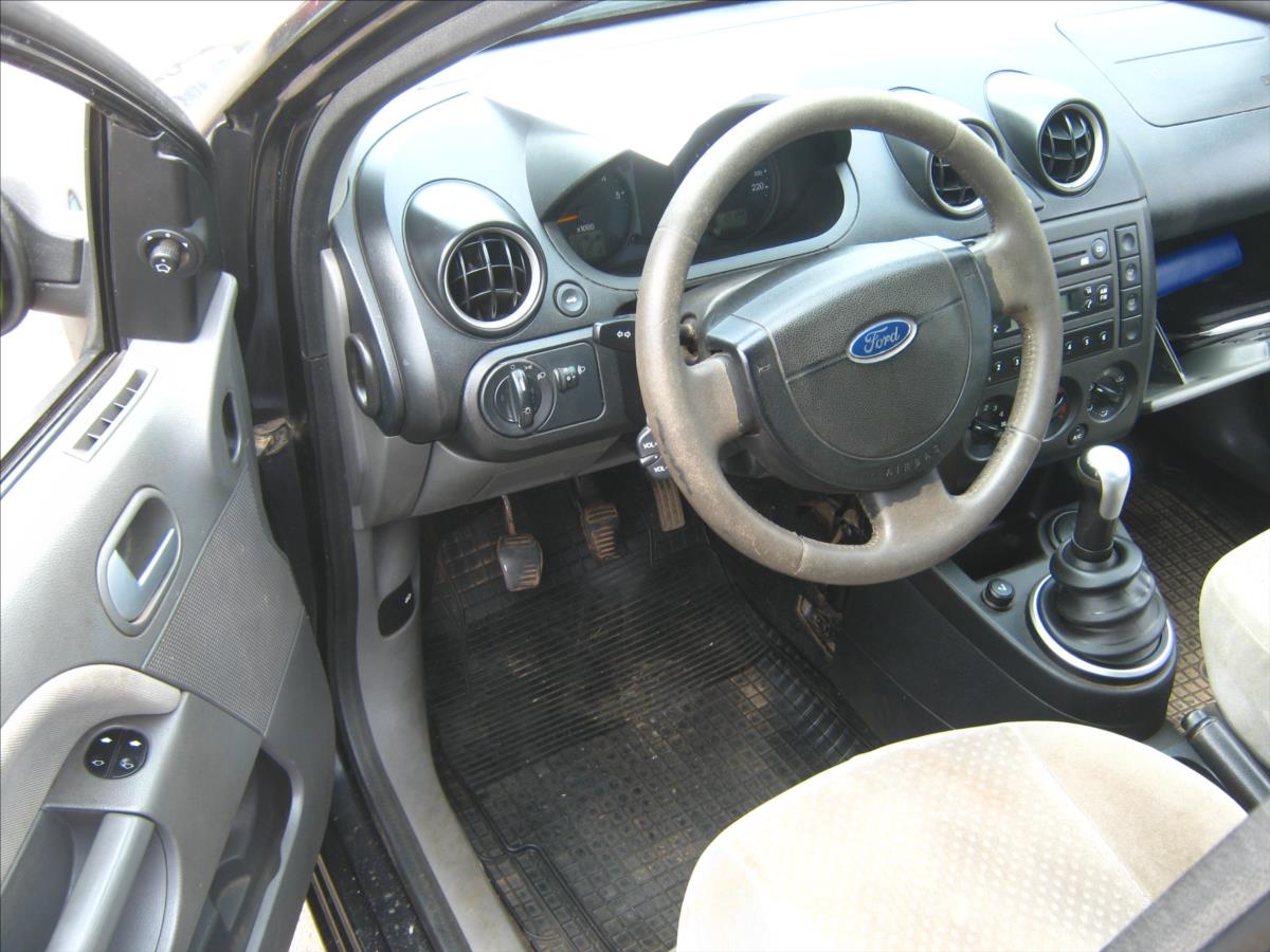ford-fiesta-1-4-tdci-ghia - 8