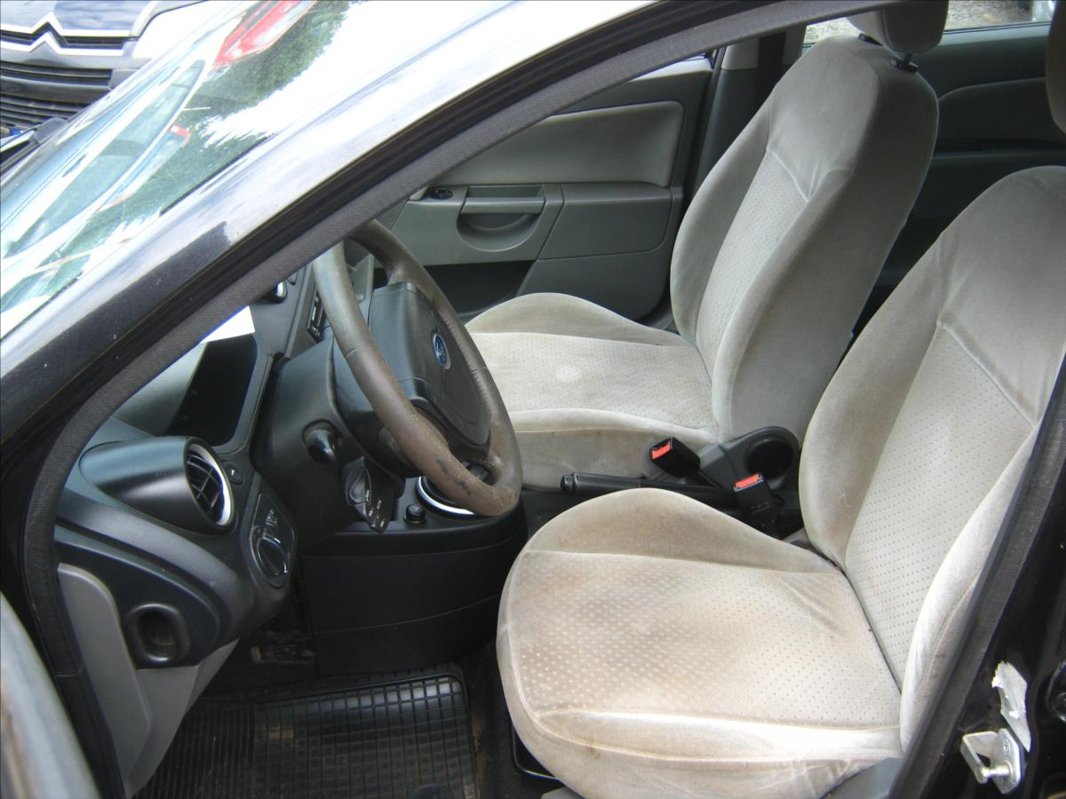 ford-fiesta-1-4-tdci-ghia - 9