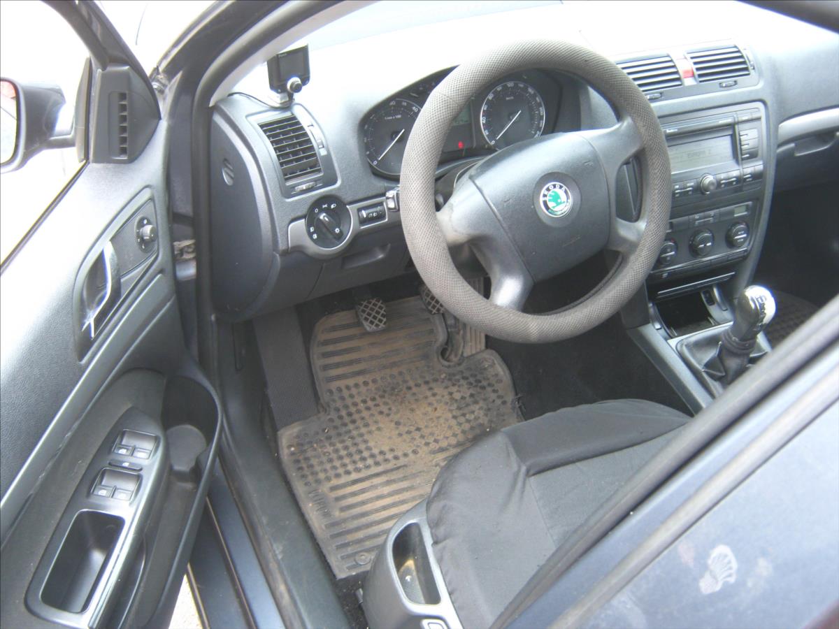 skoda-octavia-1-9-tdi-pd-elegance-combi - 8