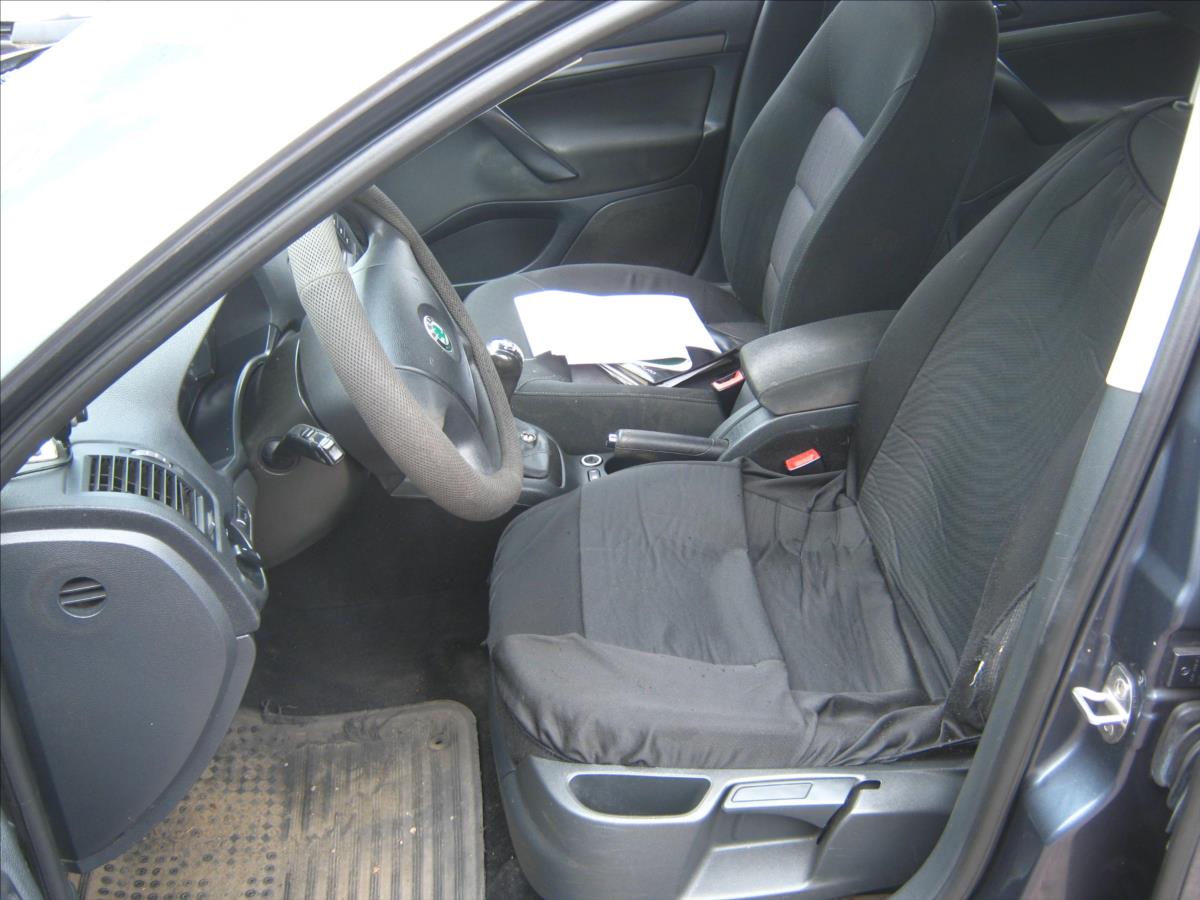 skoda-octavia-1-9-tdi-pd-elegance-combi - 9