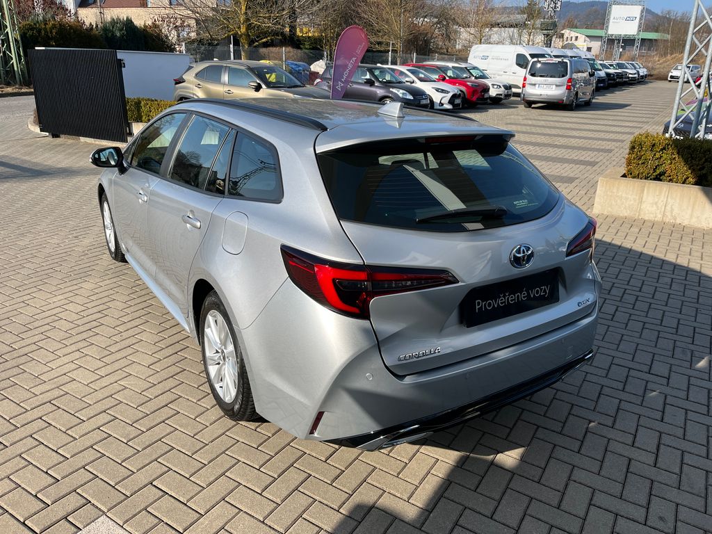 toyota-corolla-1-8-hybrid-comfort-tech-ts - 3