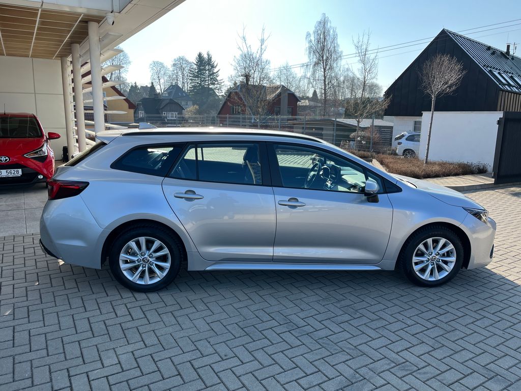 toyota-corolla-1-8-hybrid-comfort-tech-ts - 6