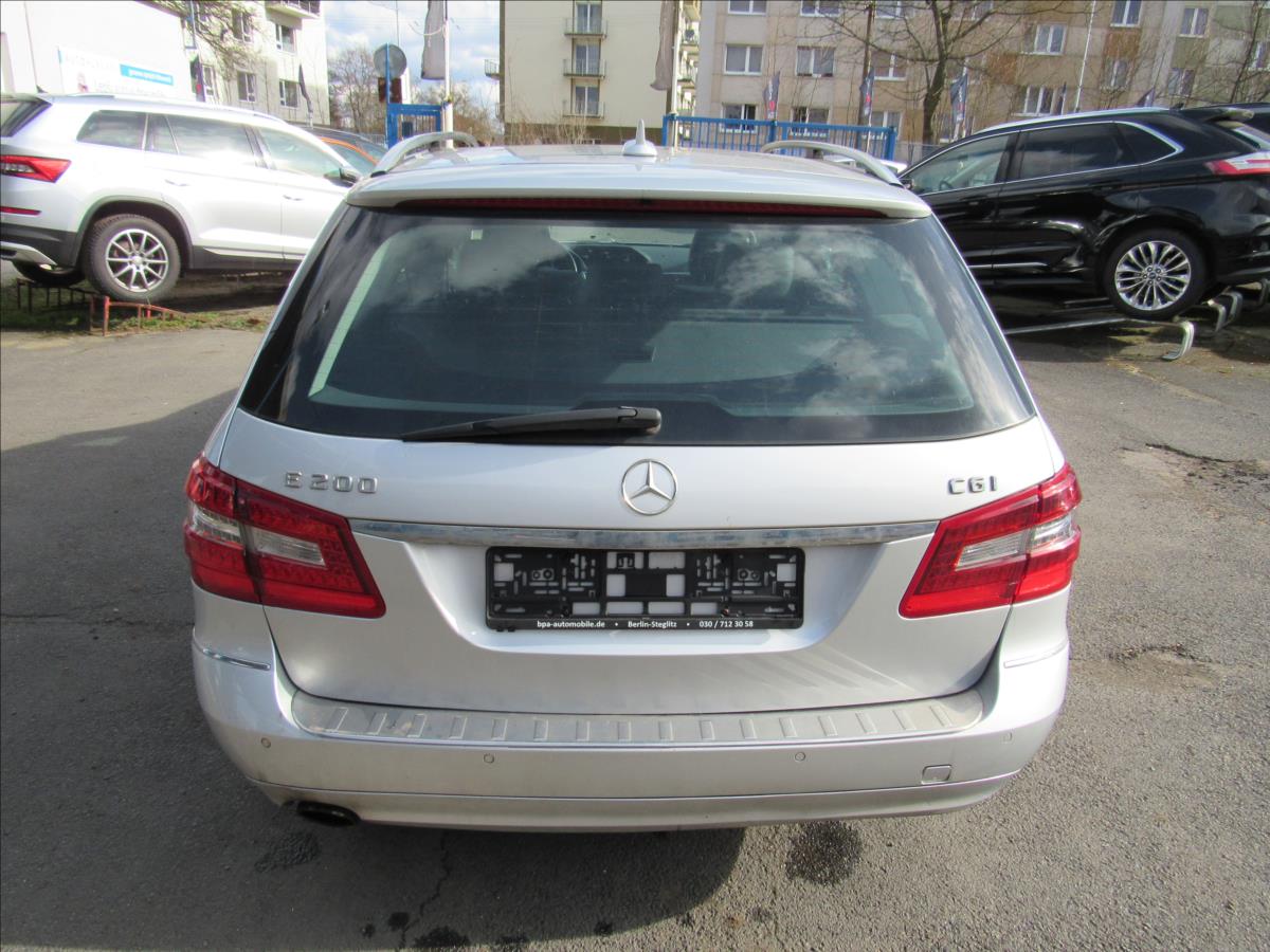 mercedes-benz-tridy-e-1-8-200-cgi-t-blueefficiency-automat-elegance - 4