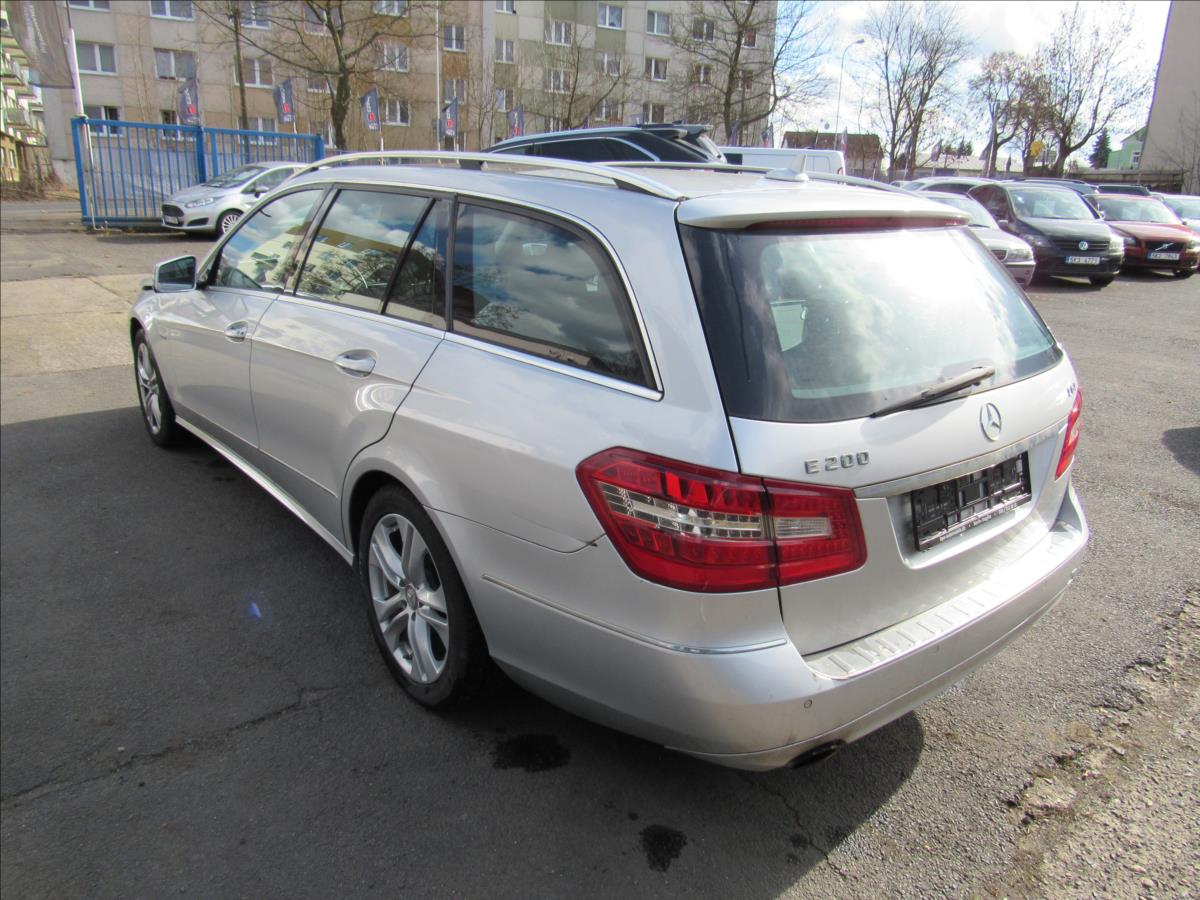 mercedes-benz-tridy-e-1-8-200-cgi-t-blueefficiency-automat-elegance - 5