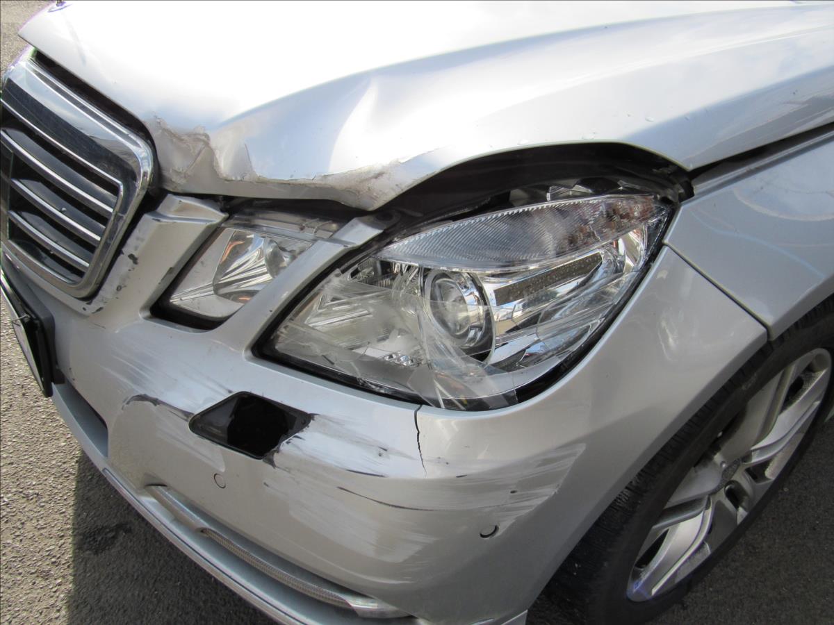 mercedes-benz-tridy-e-1-8-200-cgi-t-blueefficiency-automat-elegance - 8