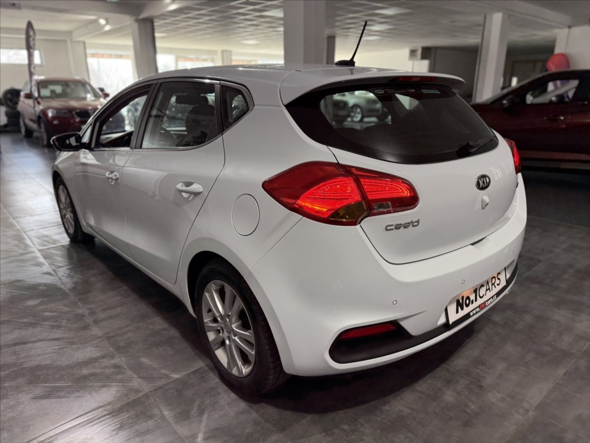 kia-ceed-1-6-crdi-94kw-navi-kamera-cr - 3