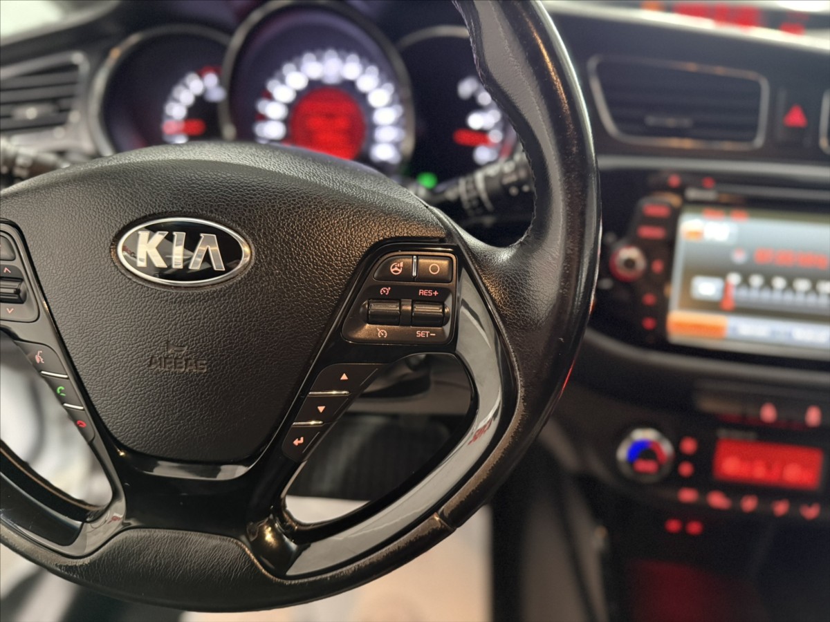 kia-ceed-1-6-crdi-94kw-navi-kamera-cr - 9