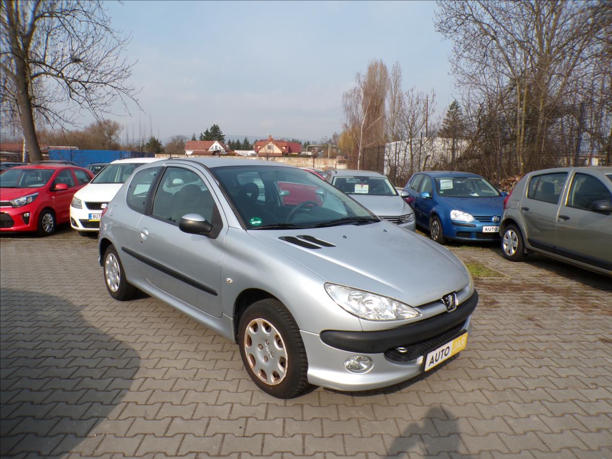 Peugeot 206 1,4 i  1.MAJITEL