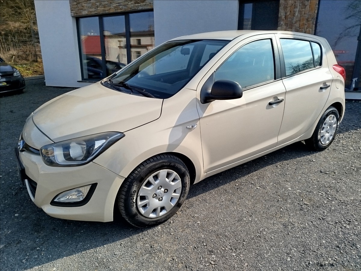 hyundai-i20-1-2-i-63kw-po-velkem-servisu - 1