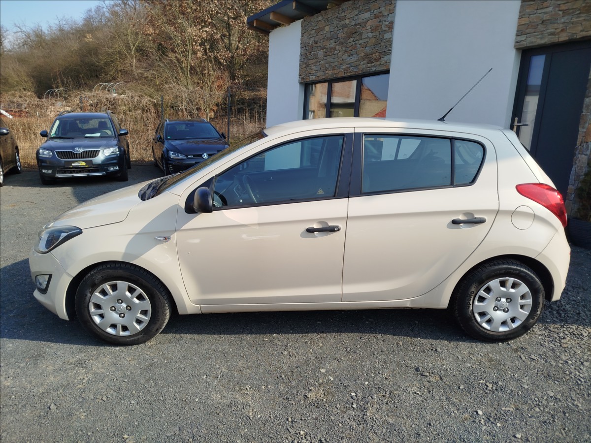 hyundai-i20-1-2-i-63kw-po-velkem-servisu - 2