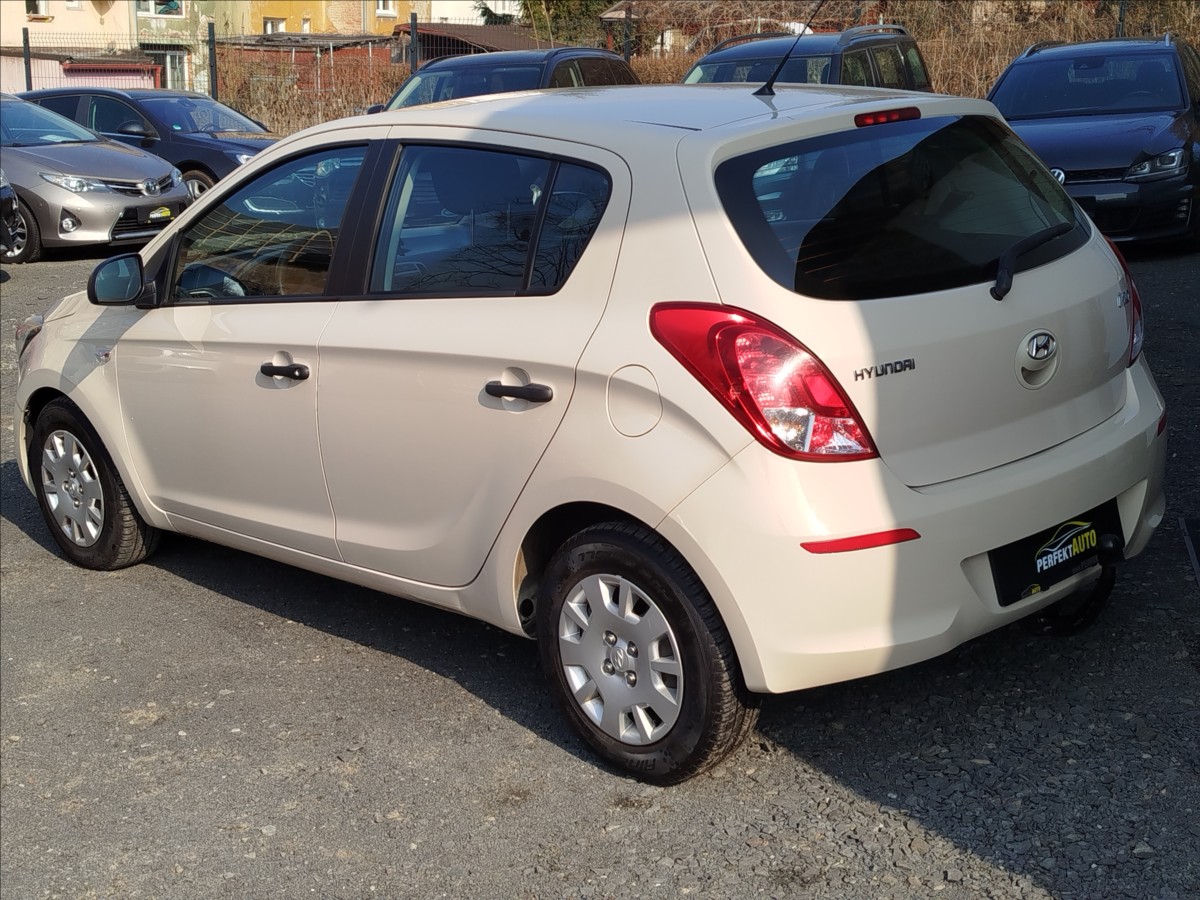 hyundai-i20-1-2-i-63kw-po-velkem-servisu - 3
