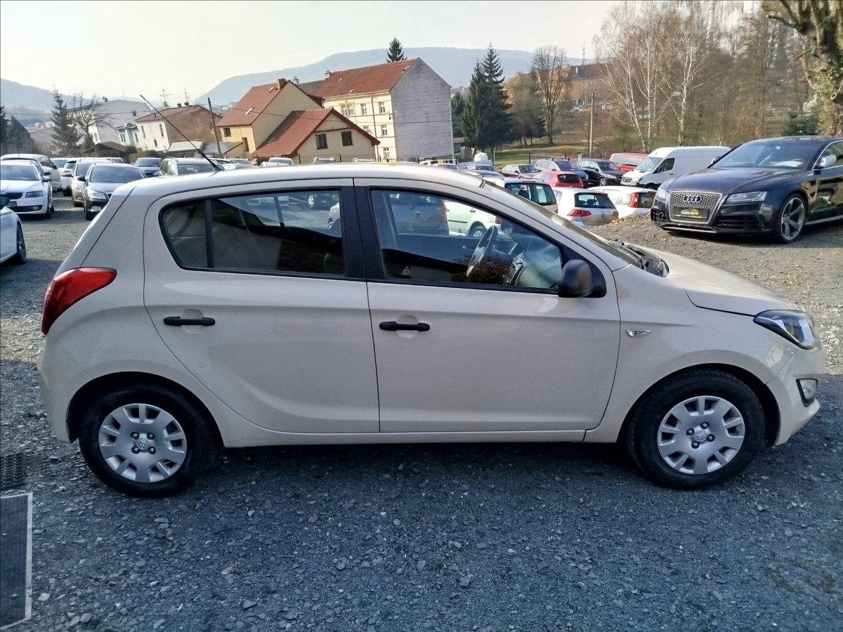 hyundai-i20-1-2-i-63kw-po-velkem-servisu - 6