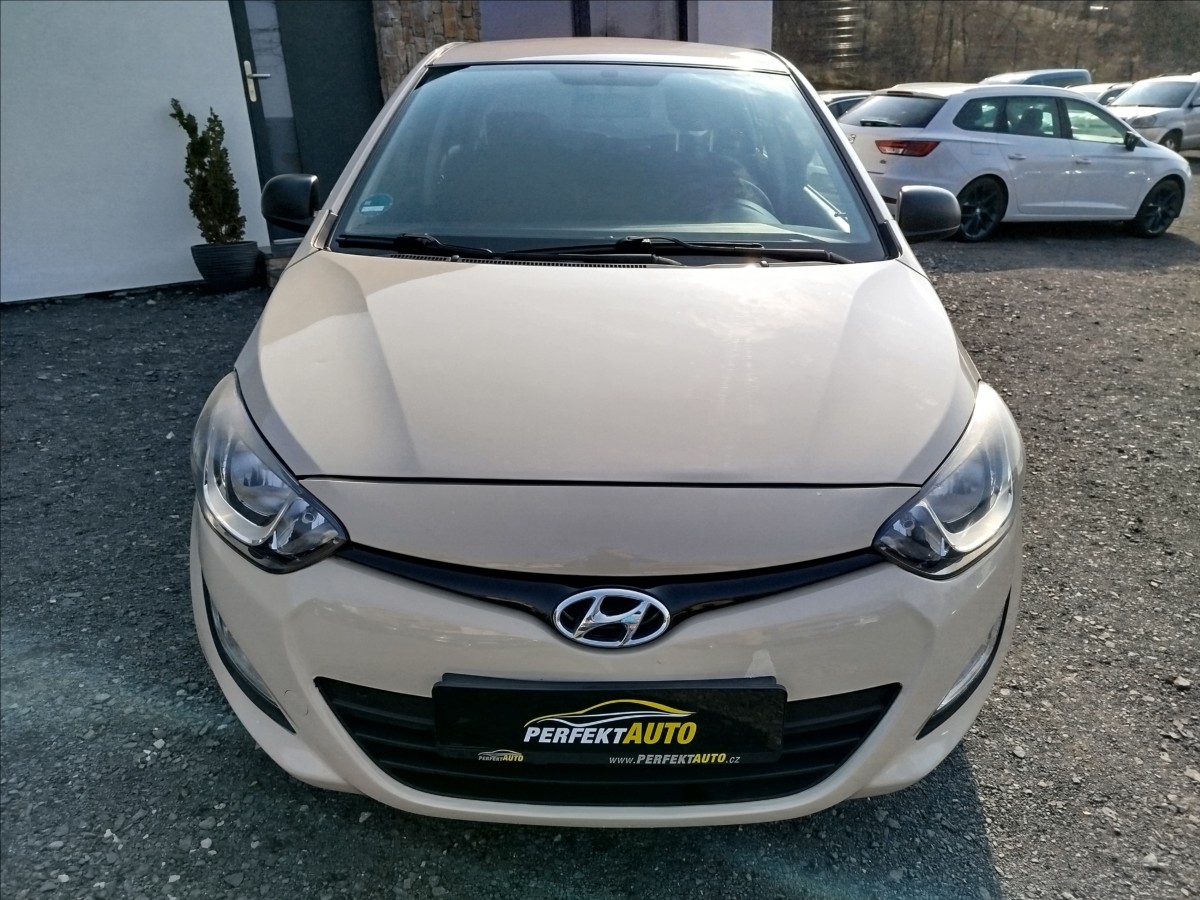 hyundai-i20-1-2-i-63kw-po-velkem-servisu - 9