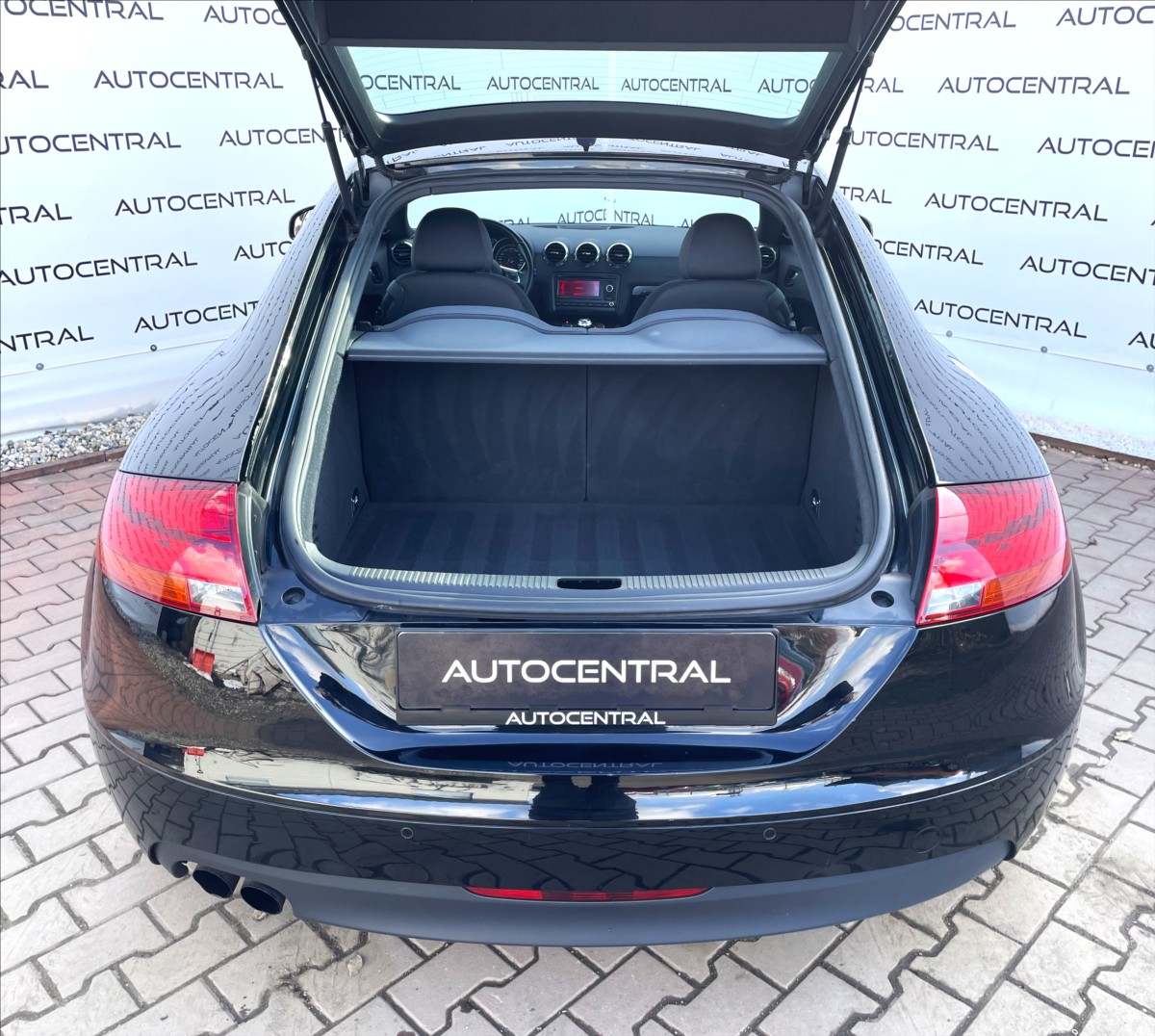 audi-tt-2-0-tfsi-147kw-s-line-serv-kn - 9